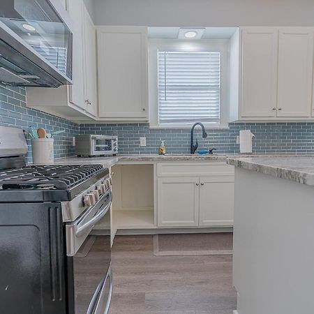 Uptown Cottage Newly Updated Home Near The Strand Galveston Harbor And Utmb Exterior photo