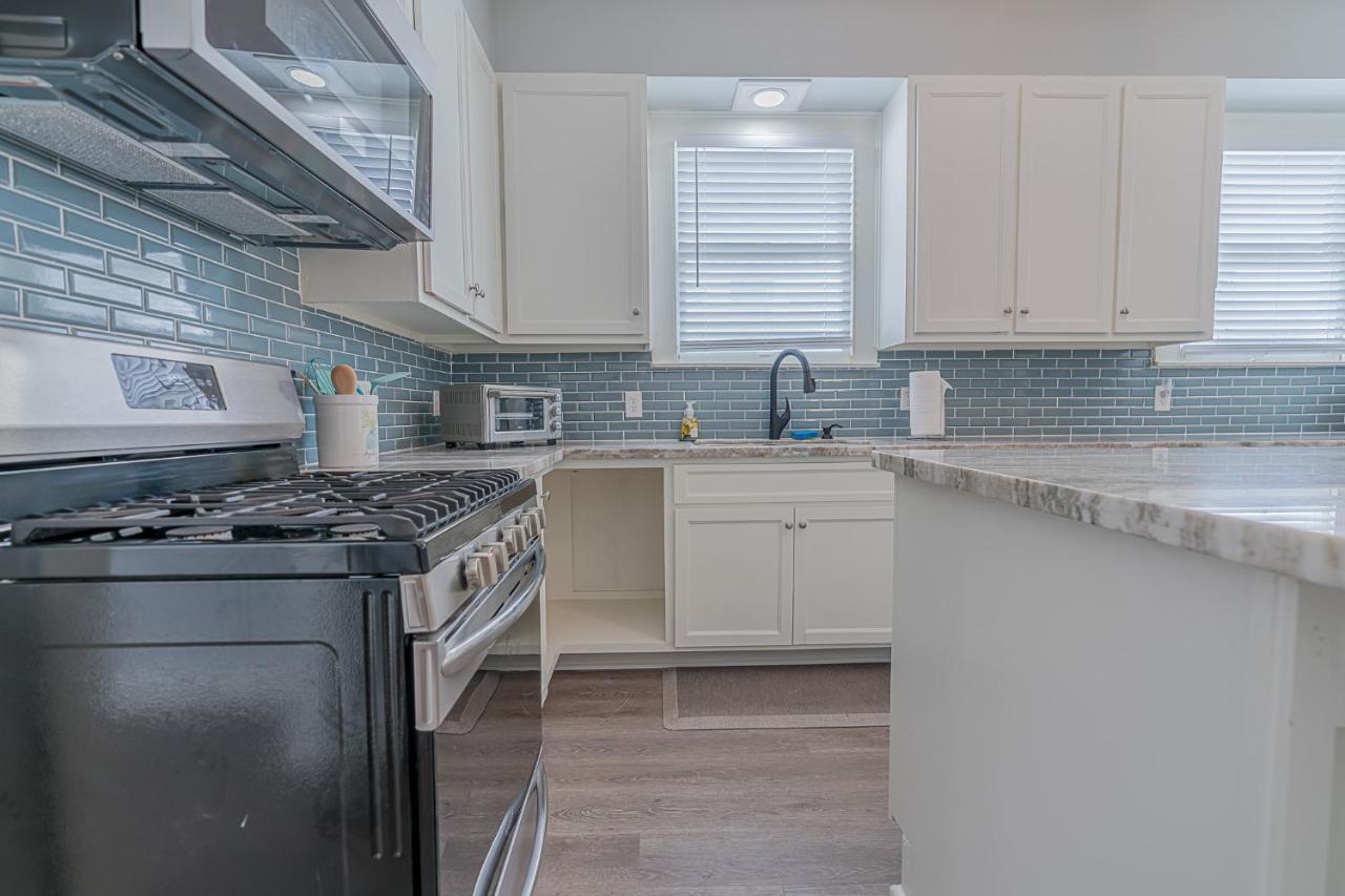 Uptown Cottage Newly Updated Home Near The Strand Galveston Harbor And Utmb Exterior photo