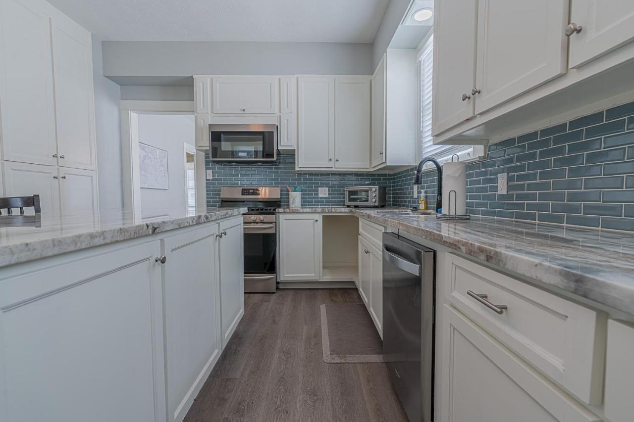 Uptown Cottage Newly Updated Home Near The Strand Galveston Harbor And Utmb Exterior photo
