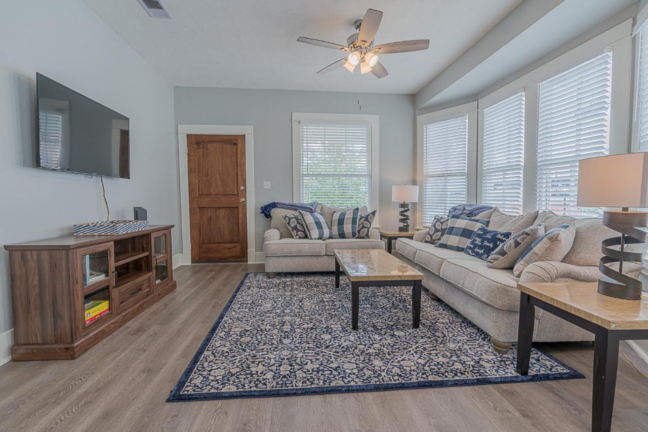 Uptown Cottage Newly Updated Home Near The Strand Galveston Harbor And Utmb Exterior photo